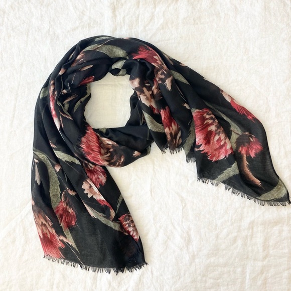 ✨Host Pick✨ HOBO Thorn Flower scarf - Picture 2 of 8